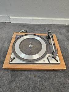 lot 275 image: United Audio Vintage Turntable