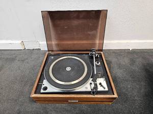 lot 276 image: United Audio Vintage Turntable