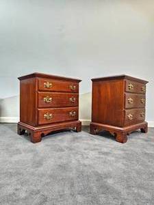 lot 263 image: LINK-TAYLOR Mahogany Pair of Classical Nightstands