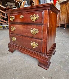 lot 270 image: KINCAID Furniture Classical Nightstand with Brass Pulls