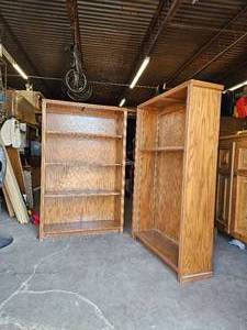 lot 375 image: Pair of Oak Book Shelfs