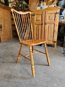 lot 378 image: Vintage Maple Chair