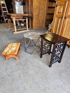 lot 381 image: Lot of tables