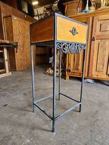 lot 382 image: Side Table
