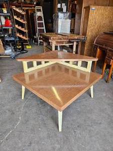 lot 308 image: Vintage Mid Century Double-Tiered End Table Corner Table