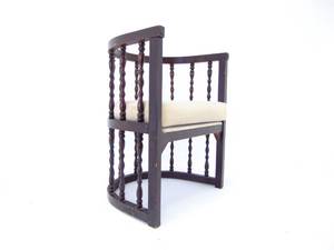 lot 291 image: Vintage Wood Barrel Back Chair