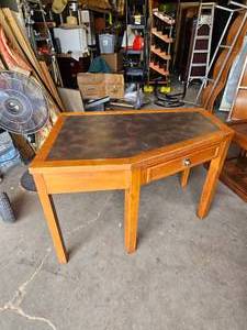 lot 268 image: Vintage Oak Corner Desk with Laminate Top