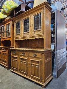 lot 317 image: Vintage Maple Hutch