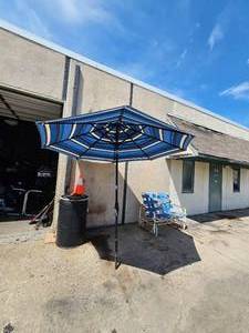 lot 320 image: Patio Umbrella