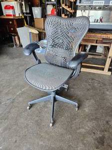 lot 282 image: Herman MIller Chair