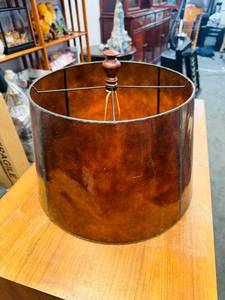 lot 623 image: Mica and Metal Amber Tone Lampshade with Finial and Harp