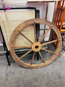 lot 628 image: Wooden Wheel Wall Decor