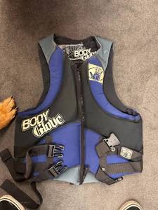 lot 631 image: Body Glove Adult Medium Life Jacket USCG Approved