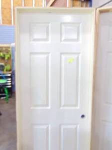 lot 280 image: Lovely new Pre hung Door