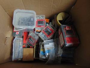 lot 319 image: Lot of Screws, Nails, Doorhandle, Etc