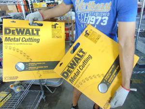 lot 13 image: DEWALT Lot of Saw Blades