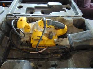 lot 25 image: DEWALT DW-433  (3 x 21 vs Belt Sander)