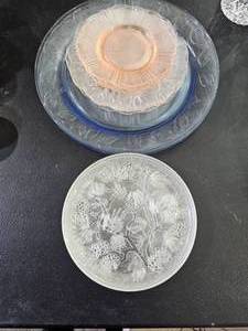 lot 104 image: Lot of Glass Plates, Vintage