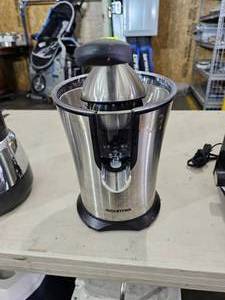 lot 116 image: Gourmia Juice Press