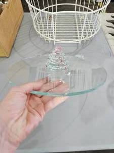 lot 121 image: Cute Cupcake Display Holder and Metal Dish Drain
