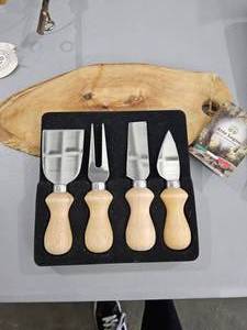 lot 124 image: Charcuterie Board and Knives Set
