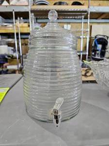 lot 127 image: Glass Drink Dispenser with Lid