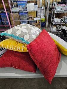lot 130 image: Set Of Pillows