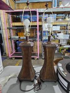 lot 131 image: Pair O Lamps