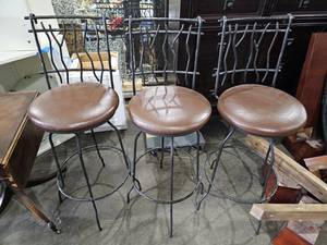 lot 146 image: Beautiful Set of 3 Iron Swivel Stools with Leather Seats