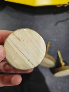 lot 185 image: Set of 4 Pretty Knobs for Dresser or Cabinets