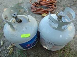 lot 376 image: Lot of 2 Propane Tanks