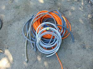 lot 381 image: Lot of Cords