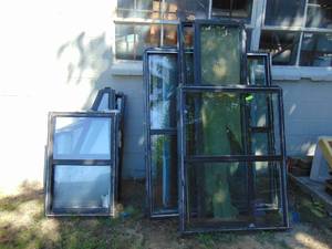 lot 388 image: Lot of Windows