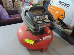 lot 48 image: Central Pneumatic Air Compresor