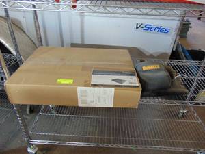lot 60 image: DEWALT Tool belt  Server Racks
