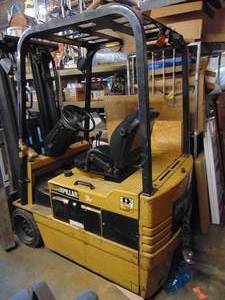 lot 700 image: Caterpillar Forklift
