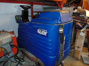 lot 722 image: Glider Commercial Floor Cleaning Machine