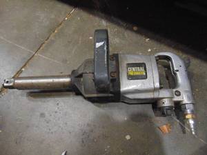 lot 711 image: Central Pneumatic Impact Wrench