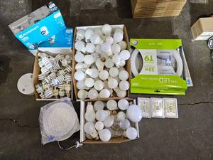 lot 212 image: Huge Lot of Lightbulbs