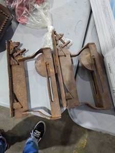 lot 220 image: Antique Iron Barn Door Roller Sliding Door Trolley Hardware
