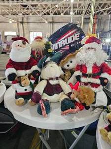 lot 248 image: Vintage Christmas Decor