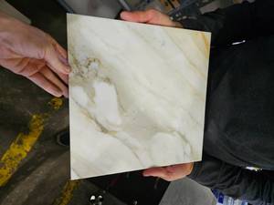 lot 401 image: Lot Of Tile