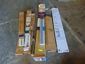 lot 335 image: Lot of blinds