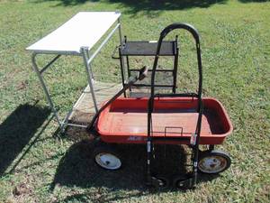 lot 364 image: Lot of Wagon and shelves