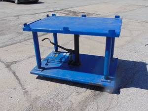 lot 717 image: MD2048B Work Positioning Post Lift Table Foot Control 2000Lb Cap 48x32 Platform