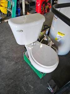 lot 410 image: Toilet