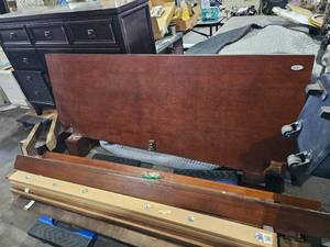 lot 411 image: Wood King Size Bed